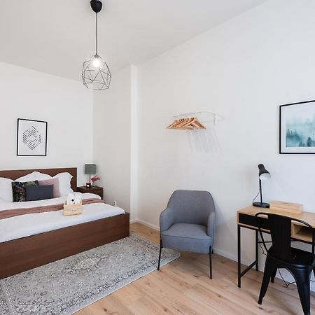10 Min City Centre 5 People Apartment, Free Coffee Прага Экстерьер фото