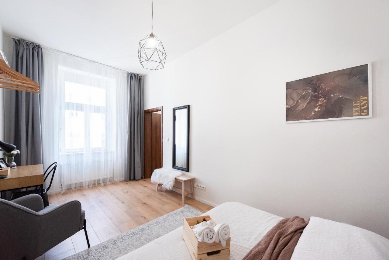 10 Min City Centre 5 People Apartment, Free Coffee Прага Экстерьер фото